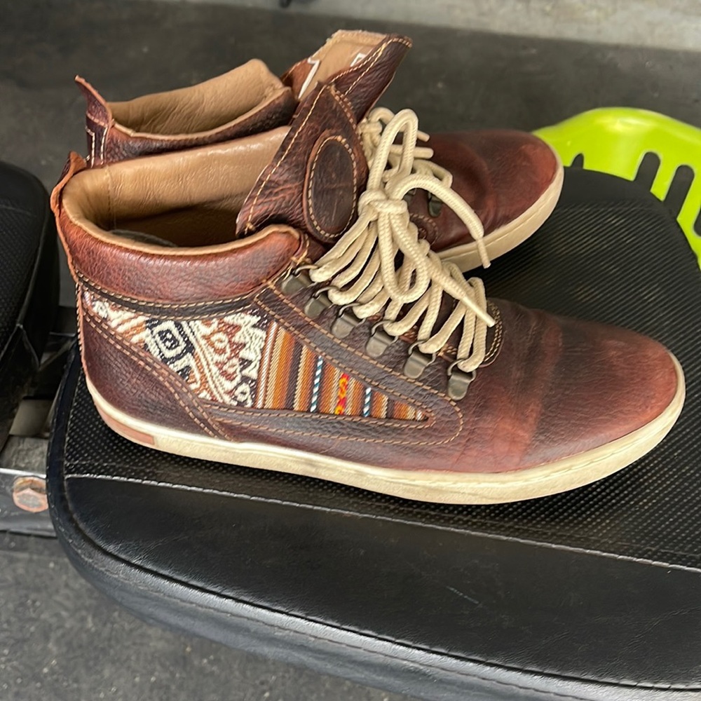 Leather hiking shoes